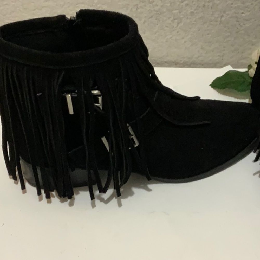 BCBG Capricorn Leather Fringed Bootie, Size 9/ 39 - Picture 3 of 13